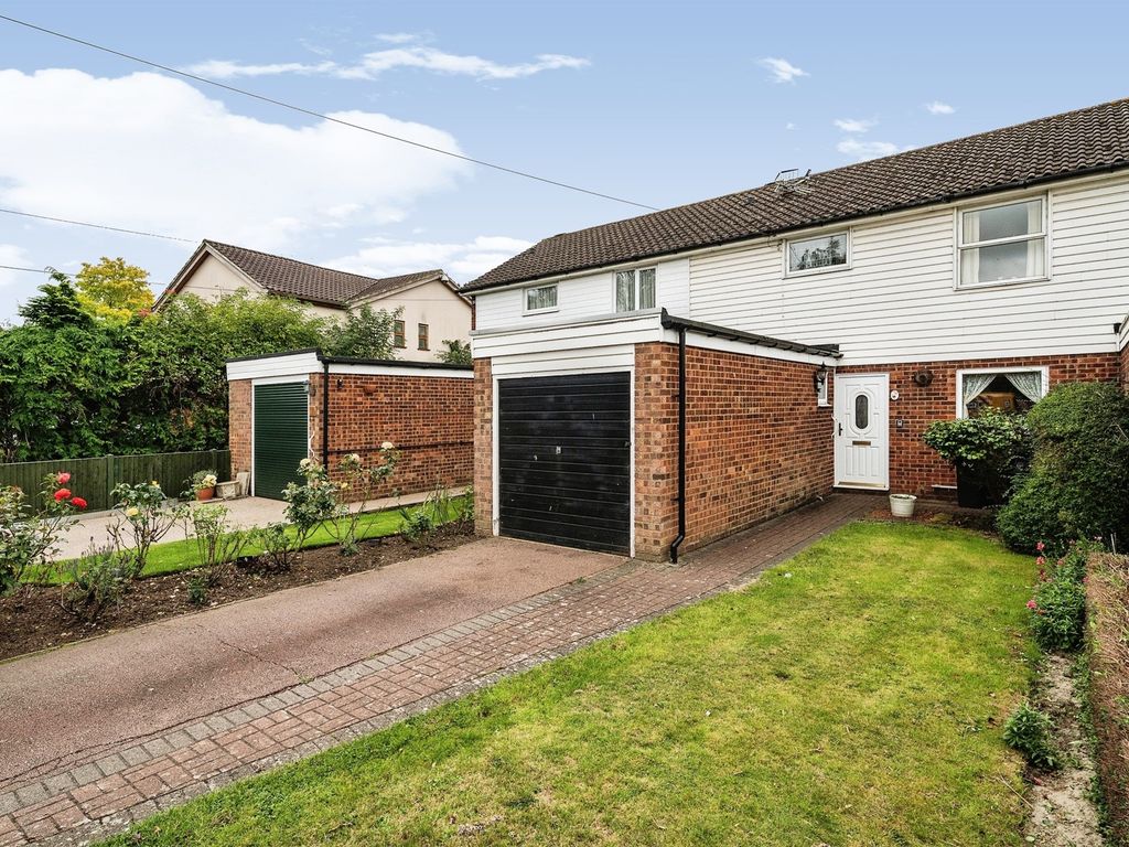 3 bed terraced house for sale in Elizabeth Close, Nazeing, Waltham