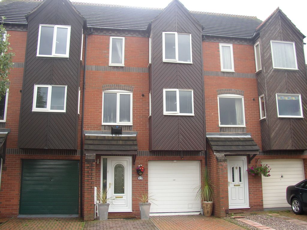 3 bed terraced house to rent in Alexandra Way, Tividale, Oldbury B69