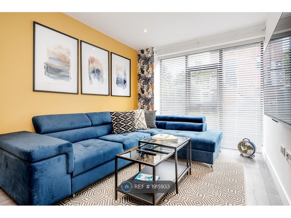 2 bed flat to rent in Walker Avenue, Wolverton Mill, Milton Keynes MK12