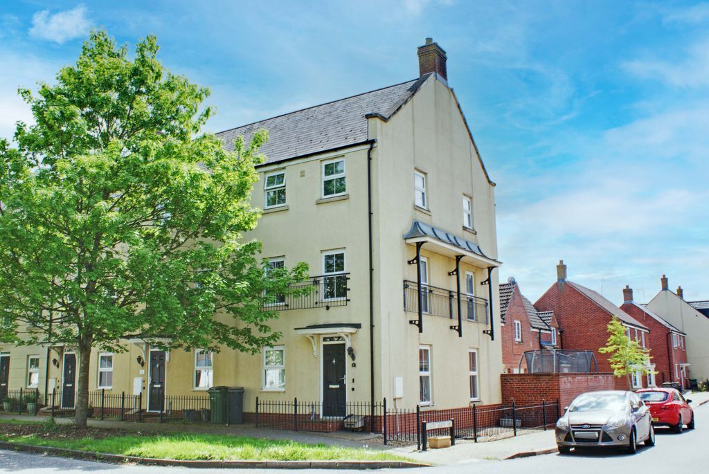 4 bed end terrace house for sale in Gamecock Close, Brockworth