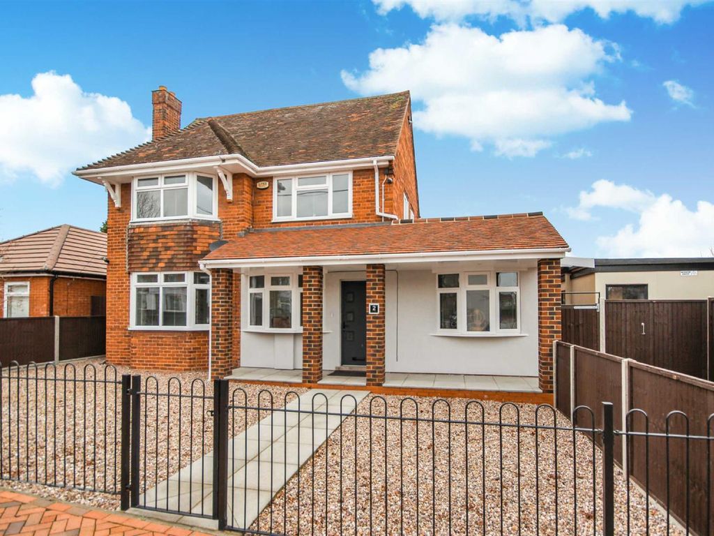 5 bed detached house for sale in Wollaston Road, Irchester