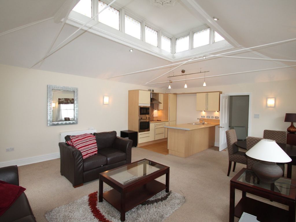 2 bed flat to rent in Hagley Road, Edgbaston, Birmingham B16, £1,100