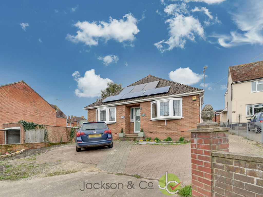 3 bed detached bungalow for sale in Harwich Road, Colchester, Essex CO4