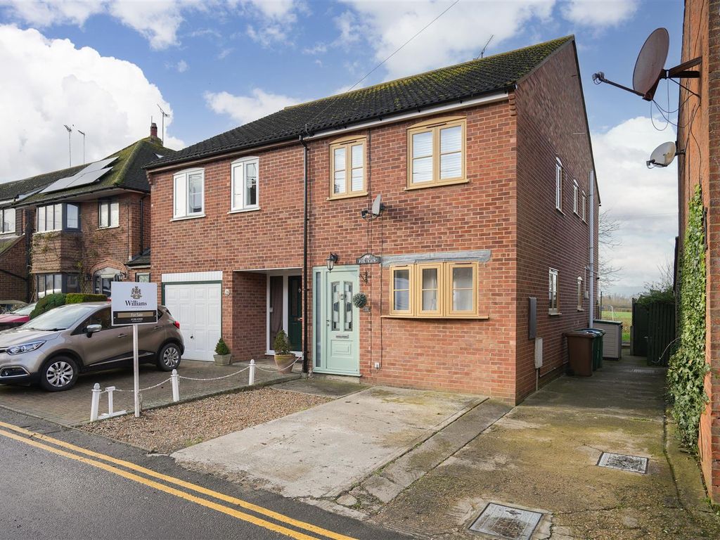 3 bed semidetached house for sale in Frederick Street, Waddesdon