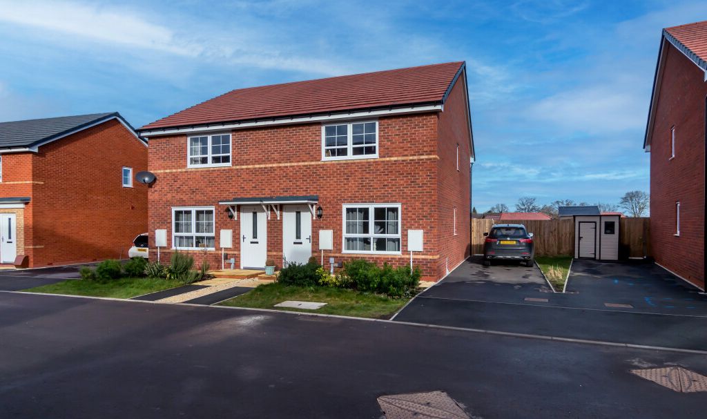 3 bed semidetached house for sale in Buxton Road, Uttoxeter ST14, £