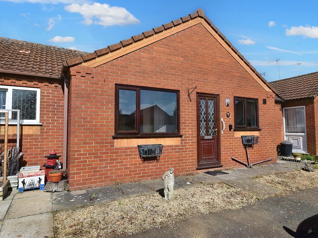 2 bed bungalow for sale in Brian Avenue, Skegness PE25, £112,500 Zoopla