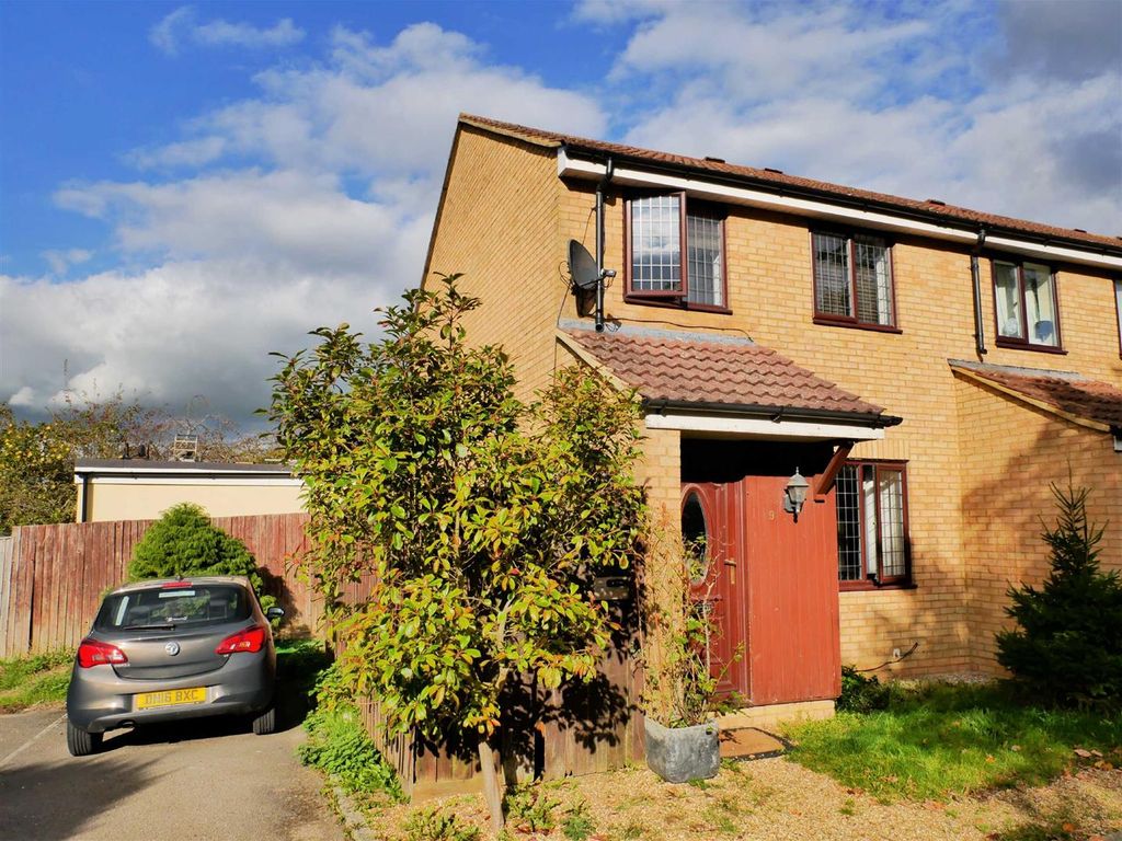 3 bed semidetached house for sale in Highgrove Close, Calne SN11 Zoopla