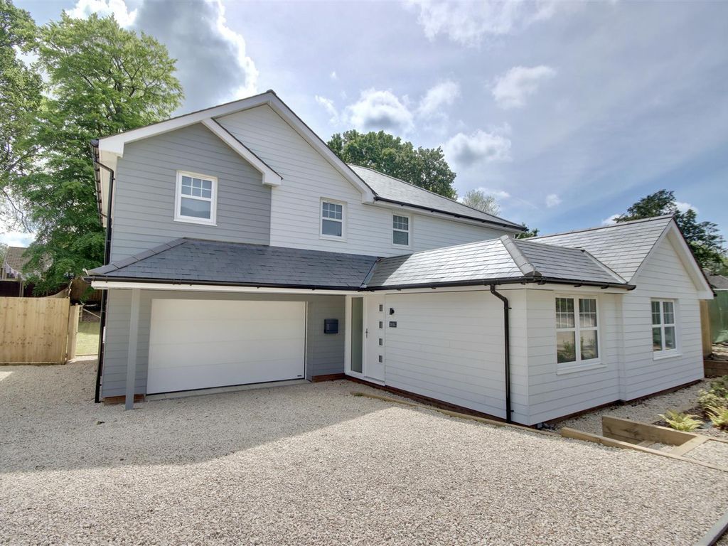 4 bed detached house to rent in Billett Avenue, Waterlooville PO7, £3,750 pcm Zoopla