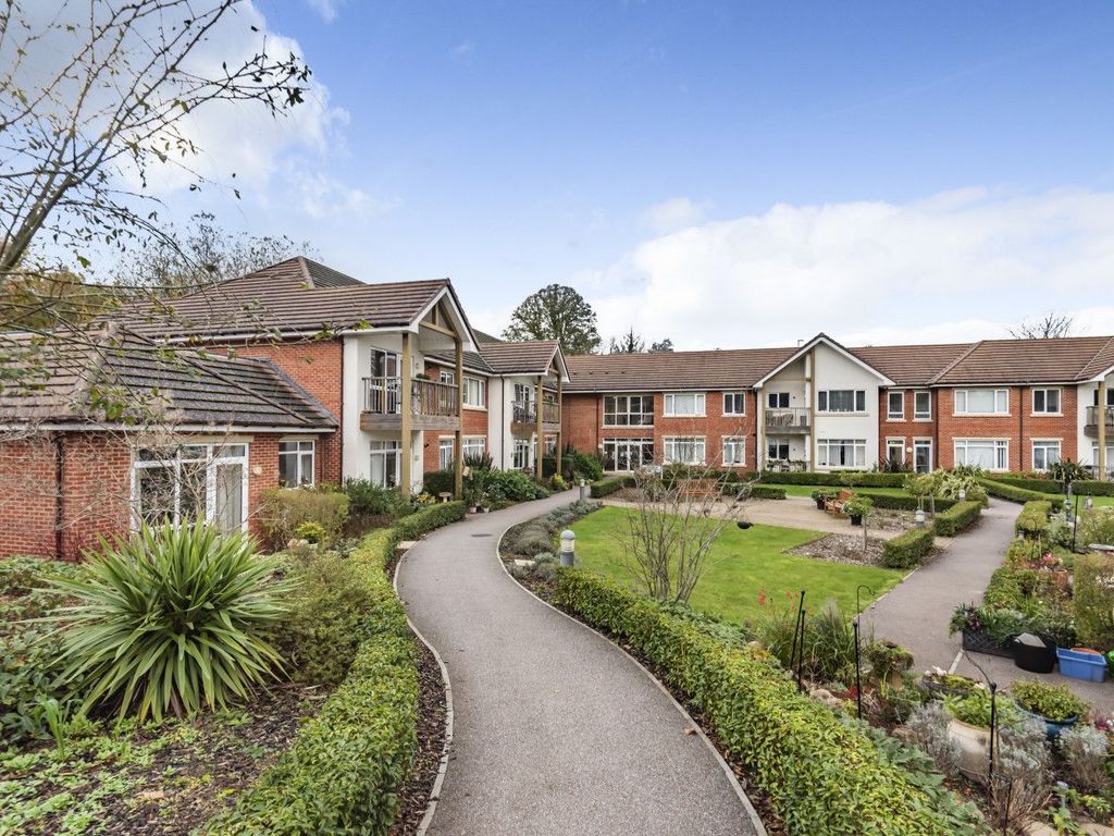 2 bed flat for sale in Medway House, Charters Village, East Grinstead