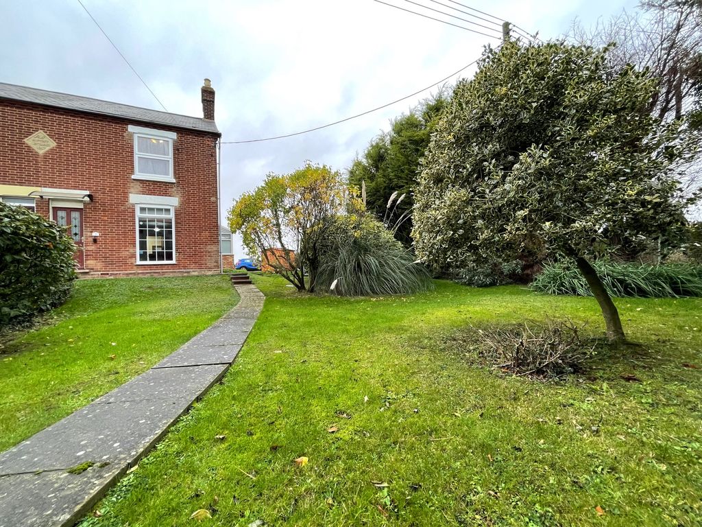3 bed semidetached house for sale in High Road, Wisbech St. Mary