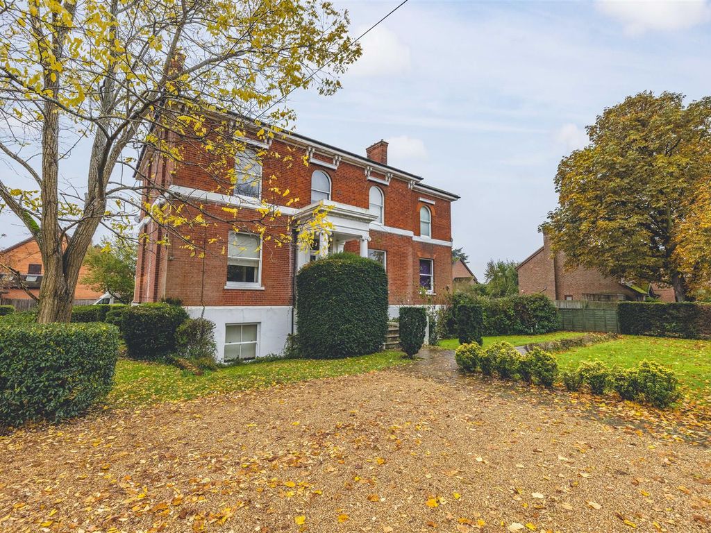 2 bed for sale in Pamela Row, Ascot Road, Holyport