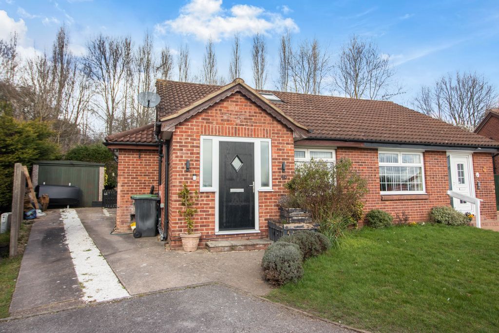 2 bed semidetached bungalow for sale in Jasmine Close, Beeston