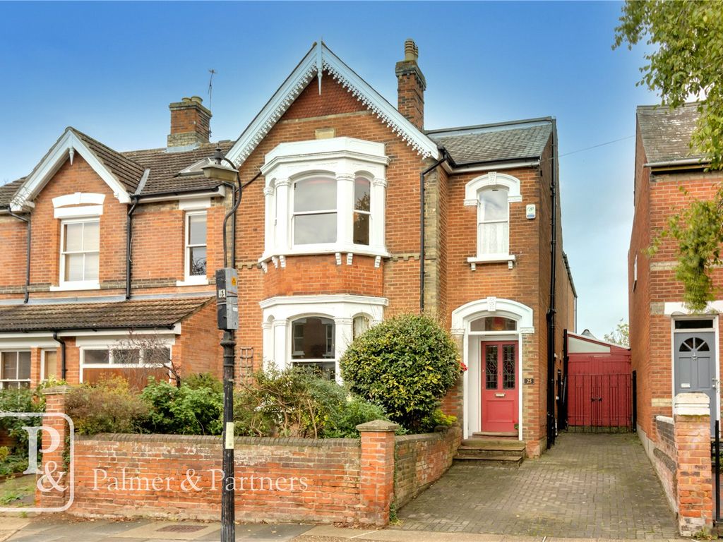 4 bed semidetached house for sale in Beaconsfield Avenue, Colchester