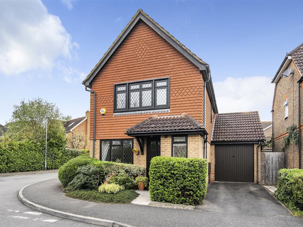 3 bed detached house for sale in East Park Farm Drive, Charvil, Reading
