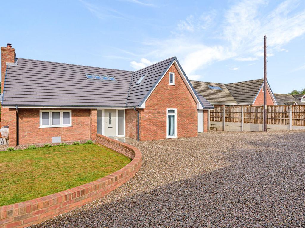 5 bed detached house for sale in Willew View, Clehonger, Hereford HR2