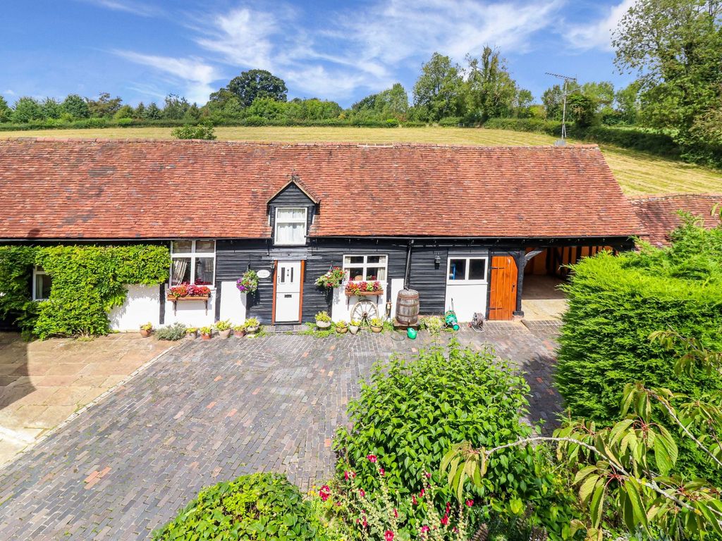 3 bed linkdetached house for sale in Holtspur Top Lane, Beaconsfield