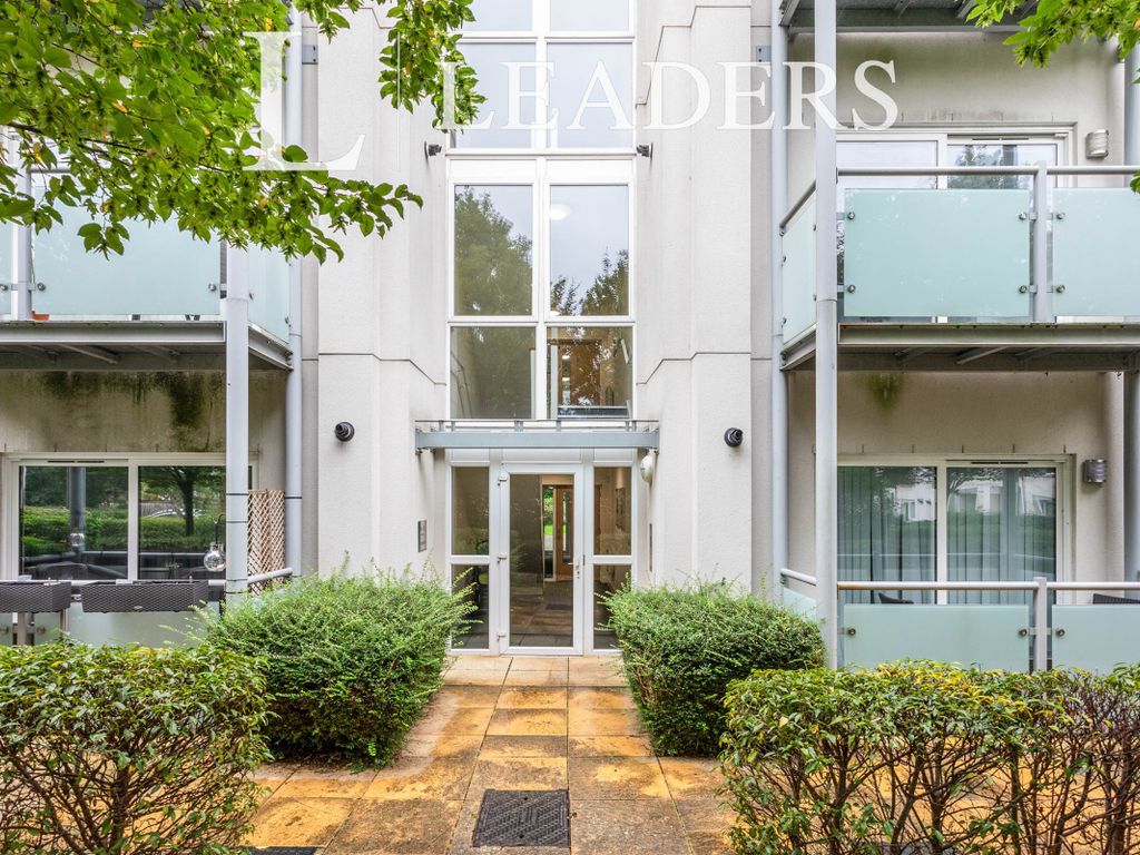 1 bed flat to rent in Canalside, Merstham, Redhill RH1, £1,225 pcm Zoopla