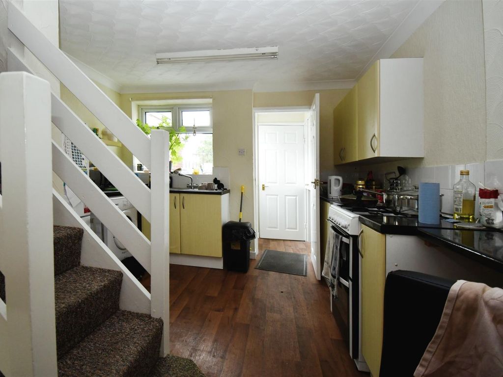 2 bed terraced house for sale in Berkshire Street, Hull HU8, £72,000