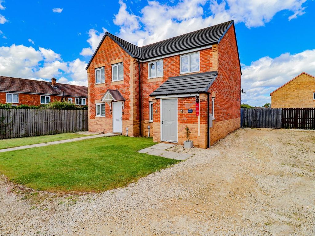3 bed semidetached house for sale in Middlebeck Close, Beck View