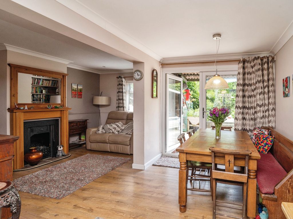 2 bed flat for sale in Woodstock Crescent, Laindon, Basildon SS15 Zoopla