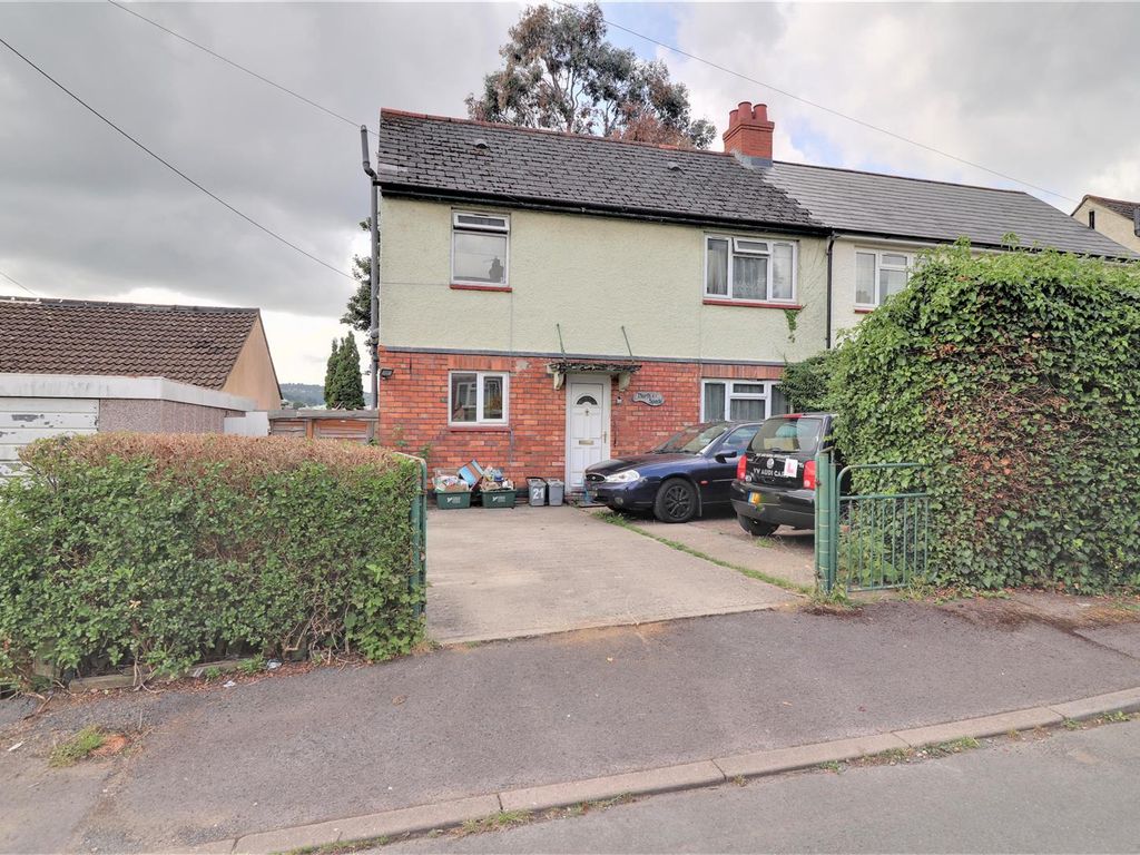 3 bed semidetached house for sale in Hyett Road, Cashes Green, Stroud