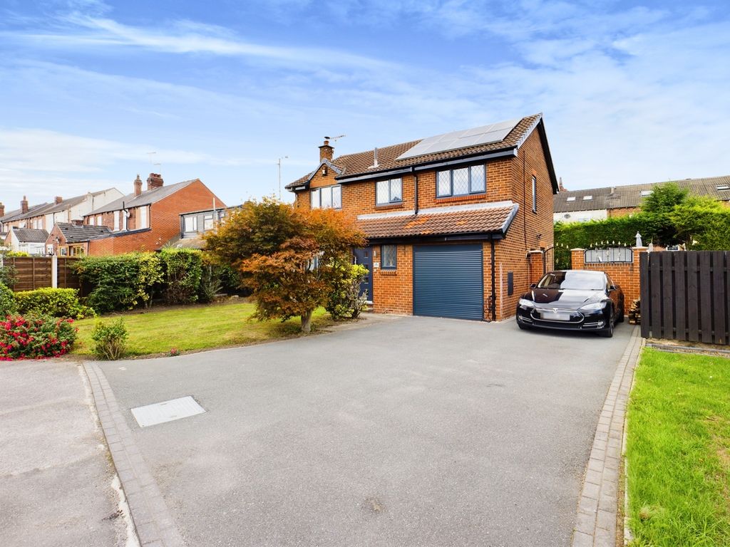 4 bed detached house for sale in Wharfedale Drive, Altofts, Normanton