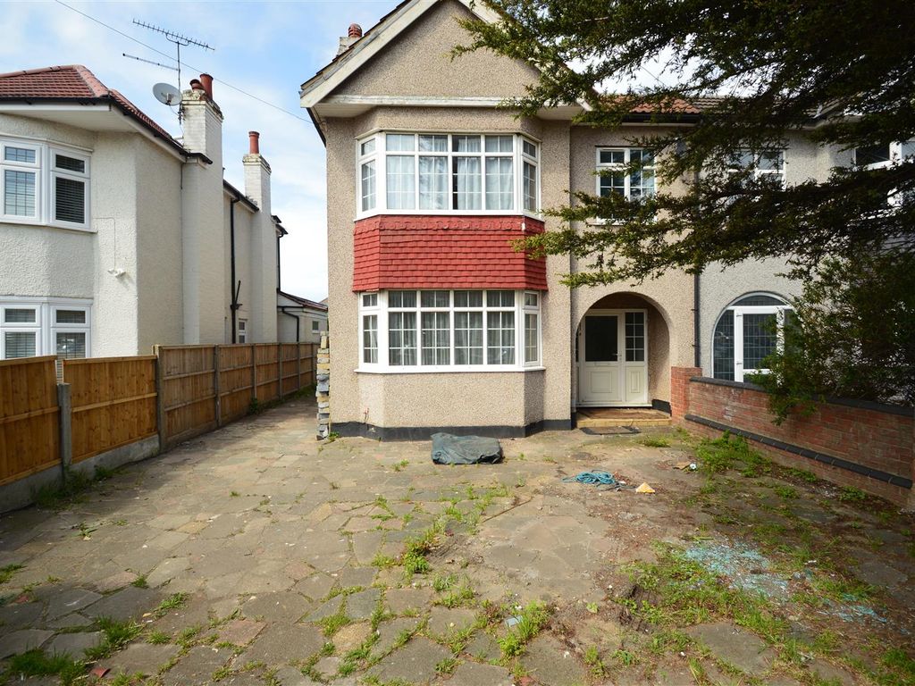 4 bed property for sale in Clayhall Avenue, Clayhall IG5 Zoopla