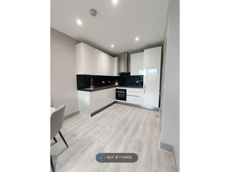 1 bed flat to rent in Cube House, Stoke Mandeville, Aylesbury HP22, £