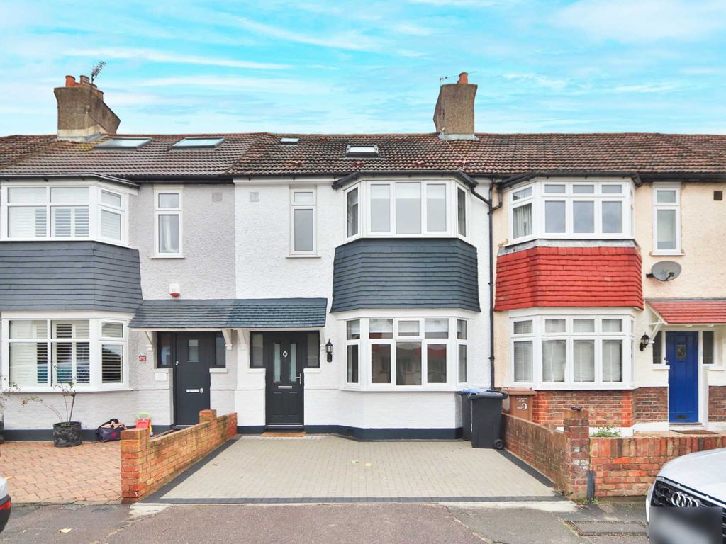 4 bed terraced house to rent in Phyllis Avenue, New Malden KT3, £2,900