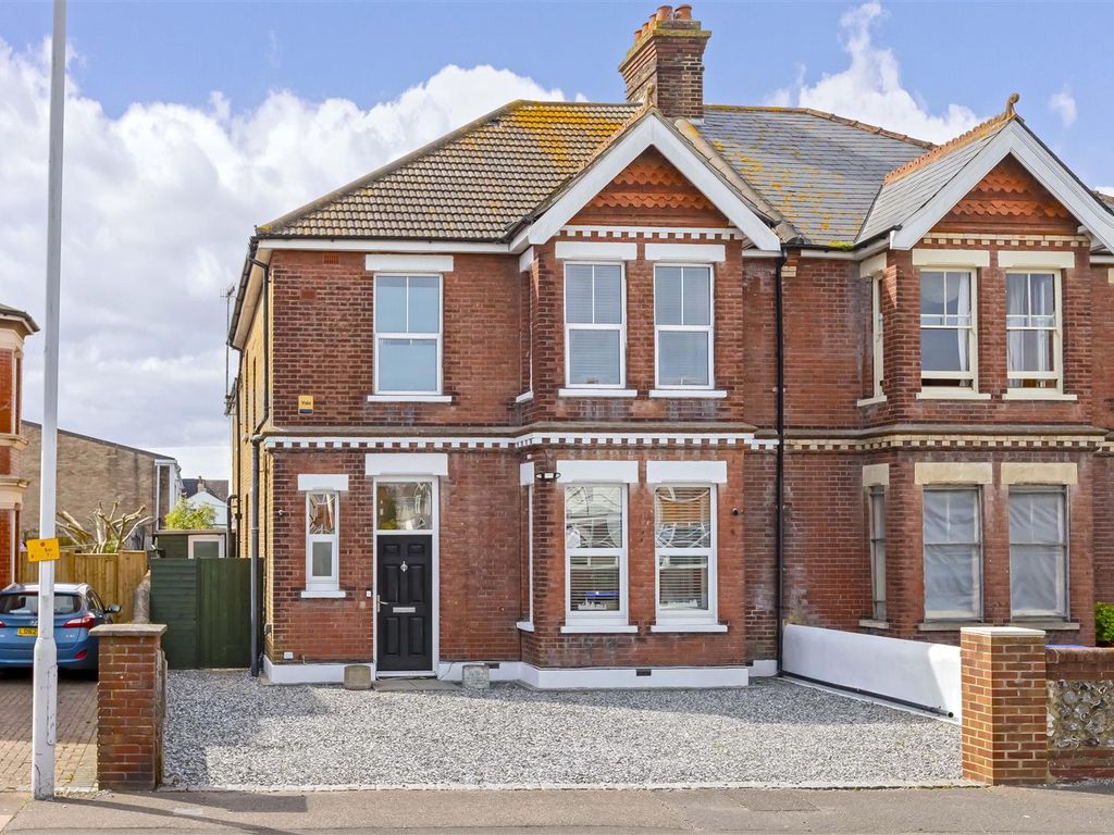4 bed semidetached house for sale in Broadwater Hall, South Farm Road