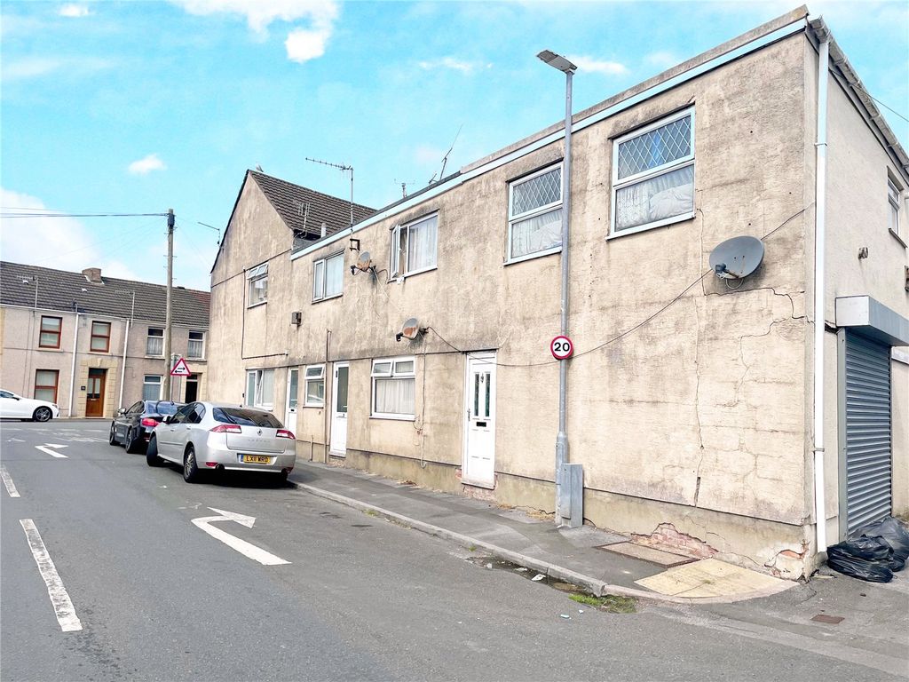 1 bed flat for sale in High Street, Llanelli, High Street, Llanelli