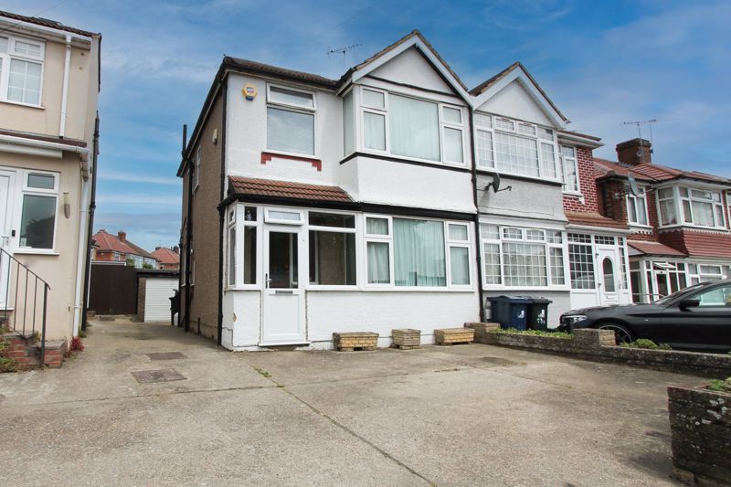 4 bed semidetached house for sale in Bilton Road, Perivale, Greenford