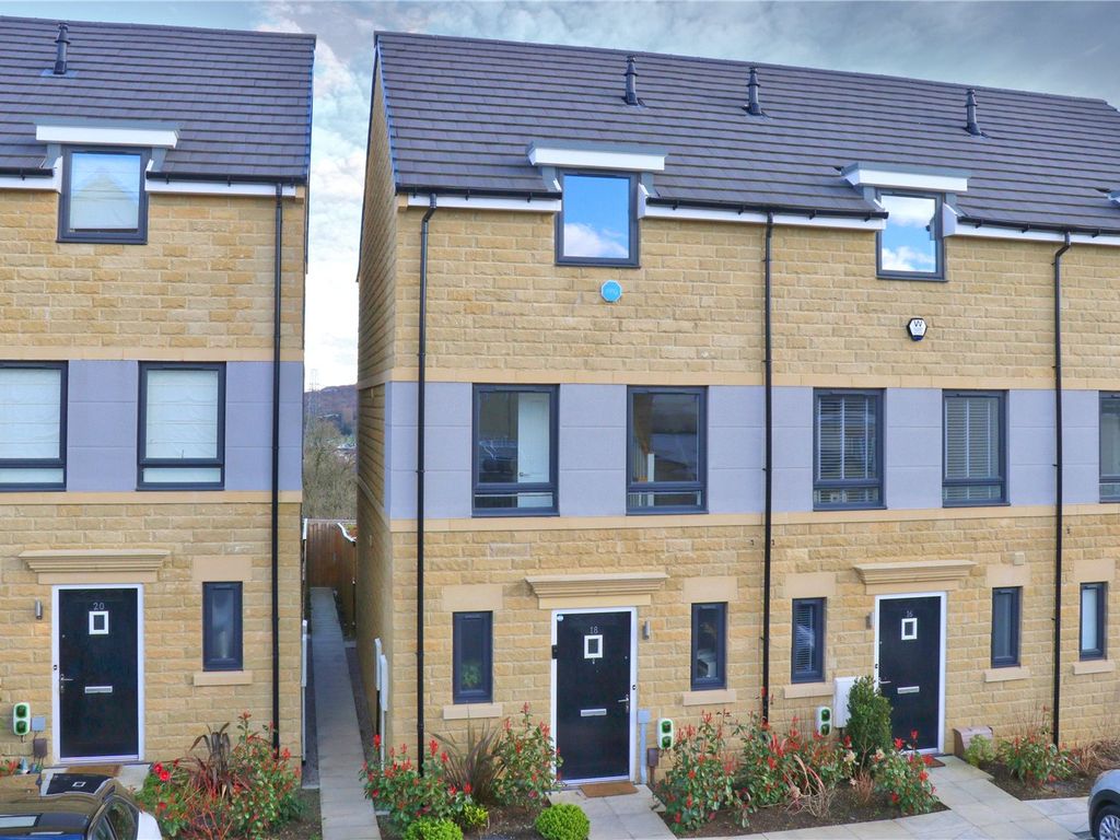 3 bed end terrace house for sale in Stansfield Close, Apperley Bridge