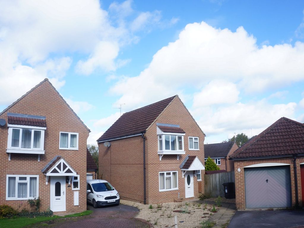 3 bed detached house for sale in Oliver Close, The Prinnels, Swindon