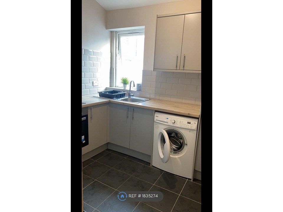 2 bed flat to rent in Liverpool Road, Eccles M30, £550 pcm Zoopla