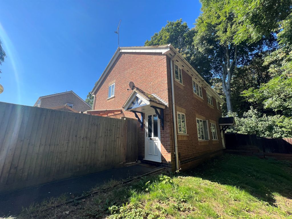 3 bed semidetached house for sale in Hernhill Court, West Hunsbury