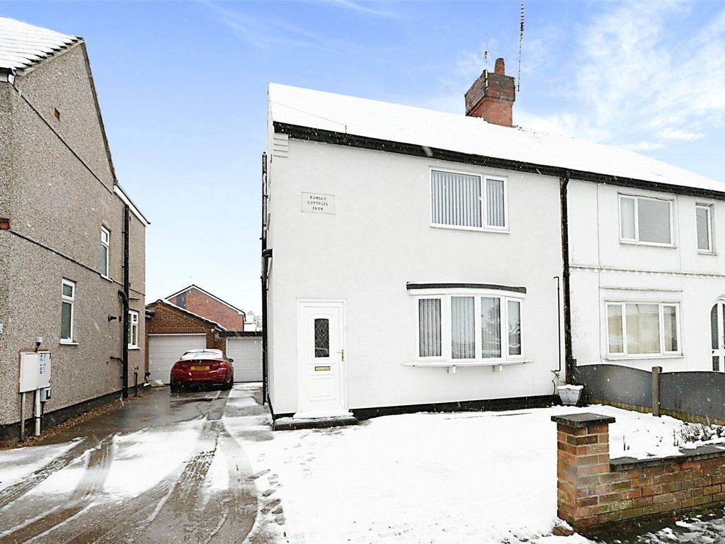 3 bed semidetached house for sale in Fairholme Drive, Mansfield