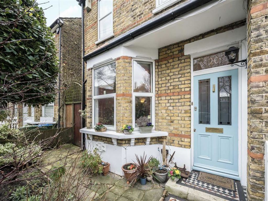 4 bed semidetached house for sale in Meadowcourt Road, London SE3, £