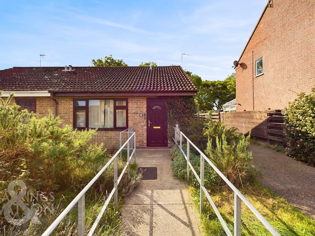 1 bed terraced bungalow for sale in Hunter Drive, Bradwell, Great