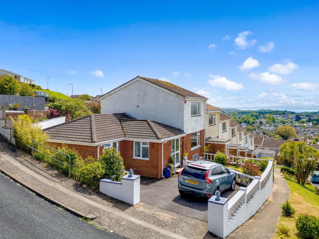 3 bed end terrace house for sale in Swedwell Road, Barton, Torquay TQ2