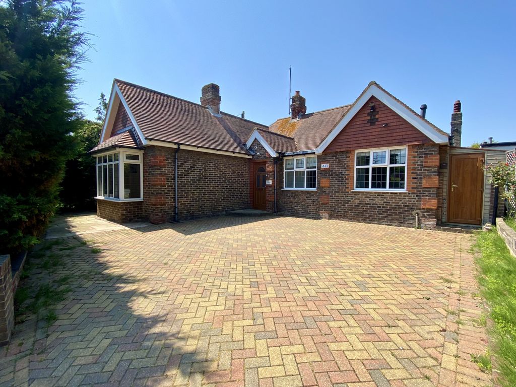 4 bed bungalow for sale in Eastbourne Road, Polegate, East Sussex BN26