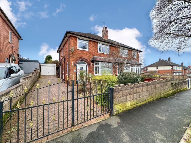 3 bed property for sale in Courtway Drive, Sneyd Green, StokeOnTrent
