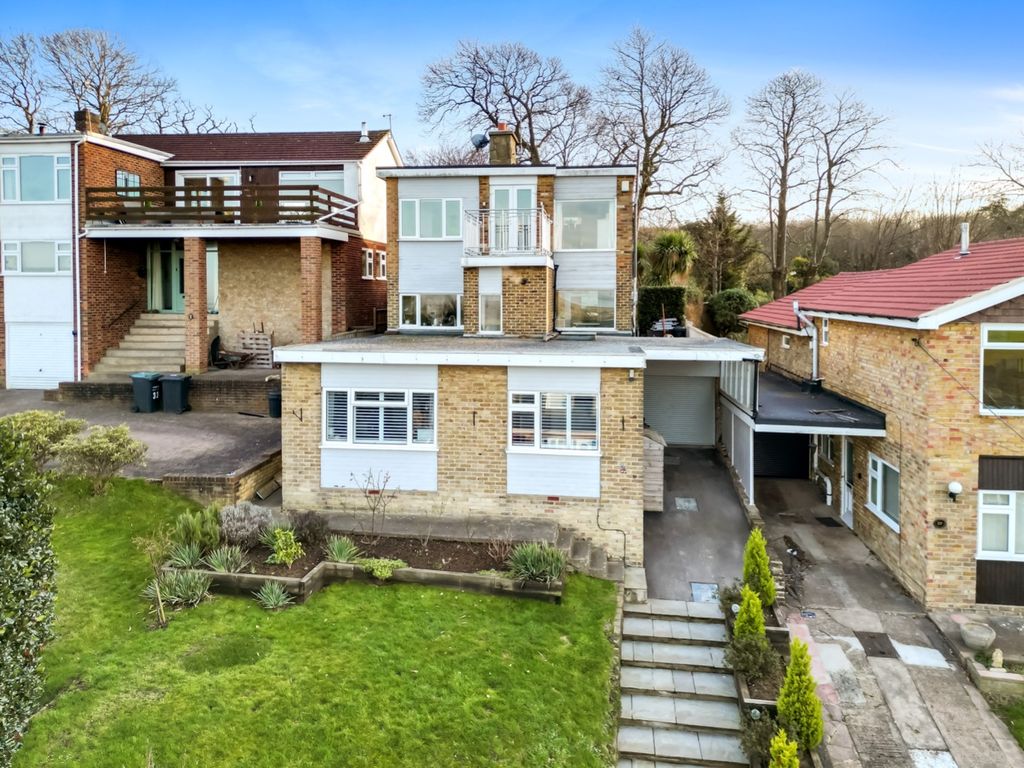 5 bed detached house for sale in Walmers Avenue, Higham ME3, £675,000