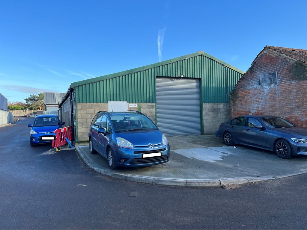Warehouse to let in Romford Road, South Ockendon RM15, £21,250 pa Zoopla