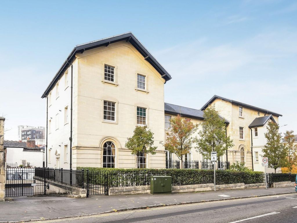 2 bed flat to rent in Eldon Lodge, Reading RG1, £1,450 pcm Zoopla