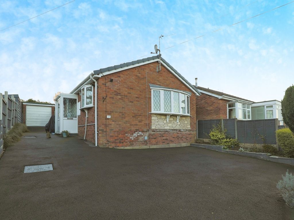 2 bed detached bungalow for sale in St. Marks Close, Worcester WR5, £