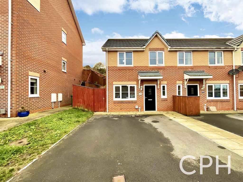 3 bed end terrace house for sale in Blueberry Way, Scarborough YO12, £