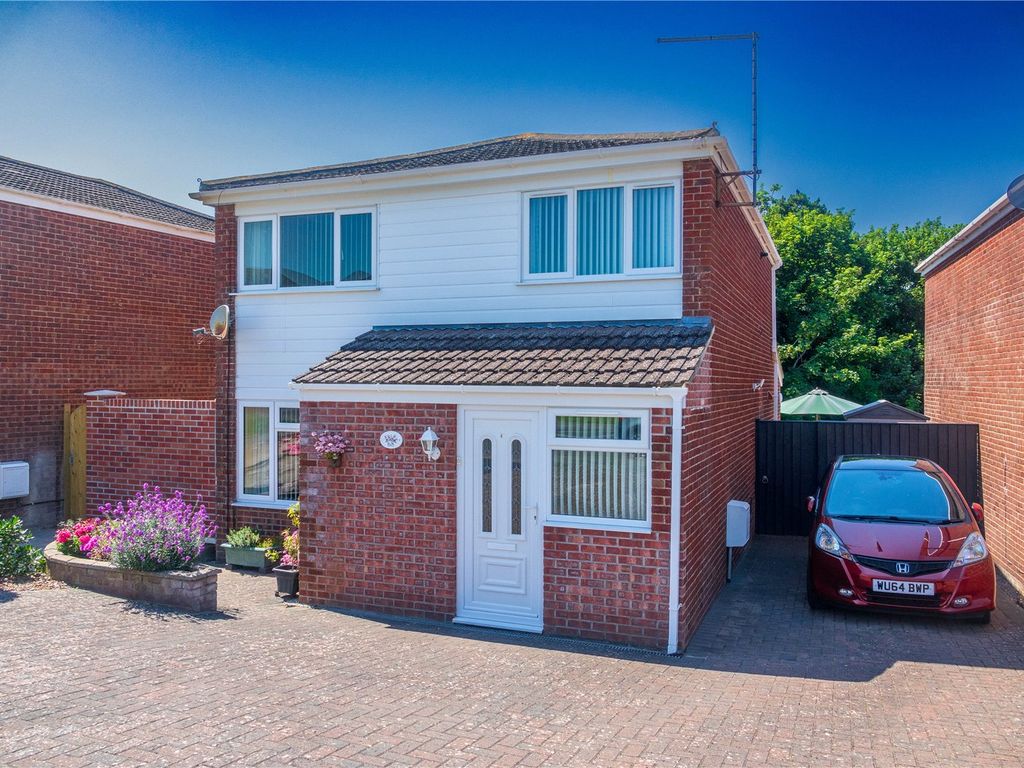 3 bed detached house for sale in Brockley Crescent, WestonSuperMare