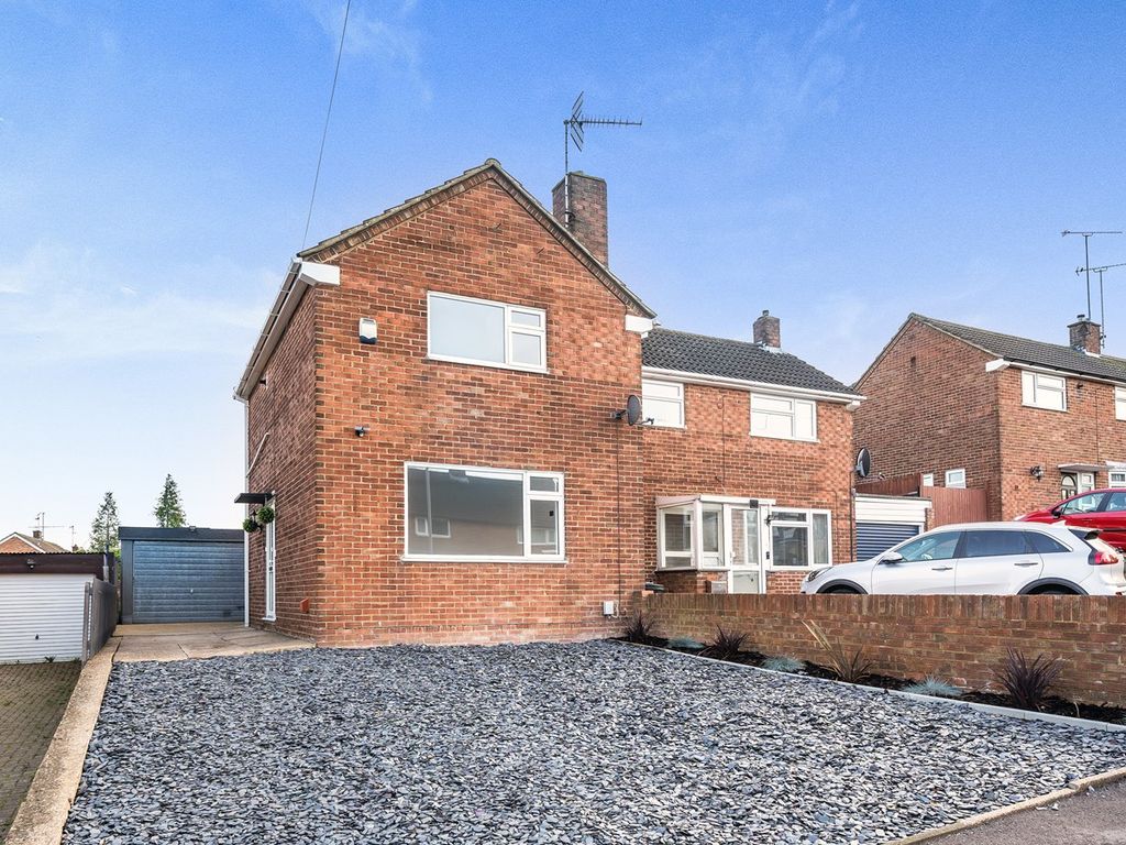 2 bed semidetached house for sale in Grampian Way, Luton LU3, £300,000