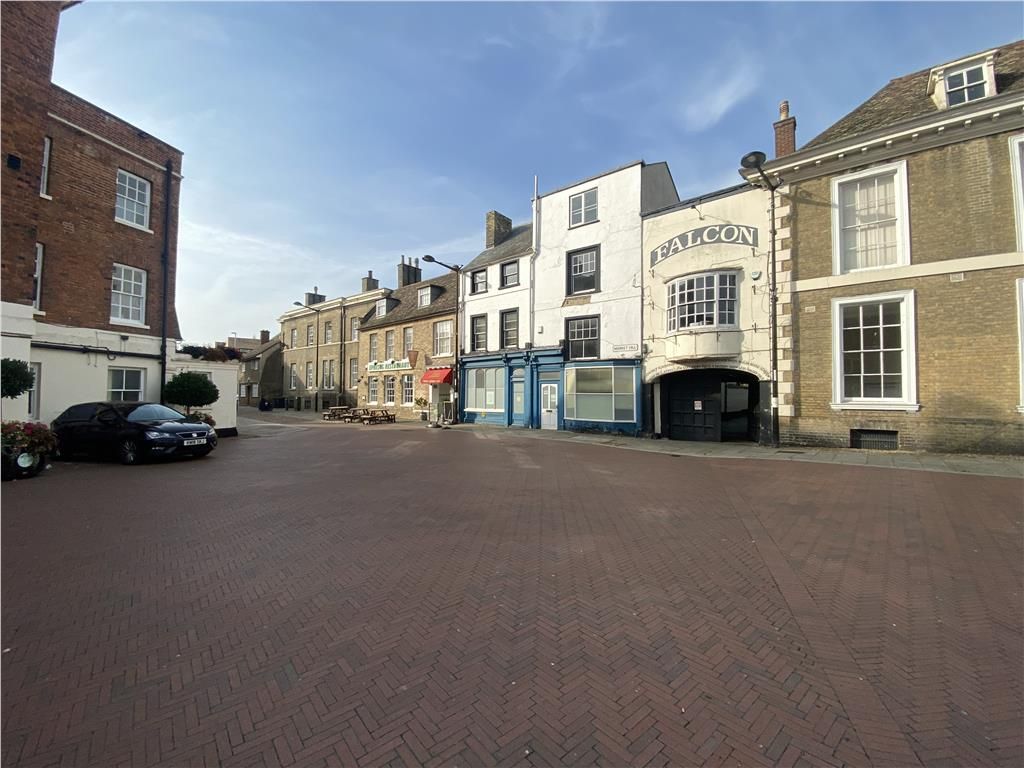 Market Hill, Huntingdon, Cambridgeshire PE29  